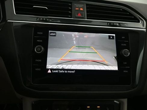 Used 2023 Volkswagen Tiguan SE FWD image 18