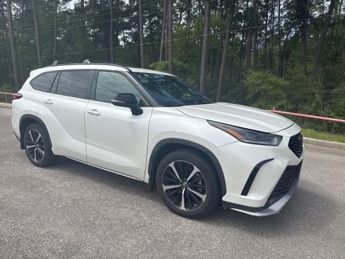 Used 2021 Toyota Highlander XSE image 4