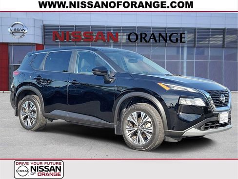 Used 2023 Nissan Rogue SV image 1