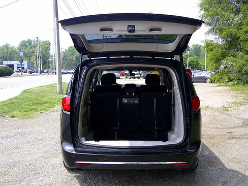 Used 2018 Chrysler Pacifica Touring Plus w/ Tire & Wheel Group image 11