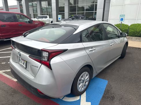 Used 2019 Toyota Prius LE FWD image 4