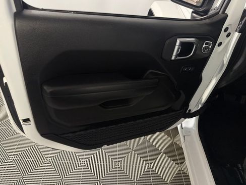 Used 2024 Jeep Wrangler Unlimited AWD/4WD image 25