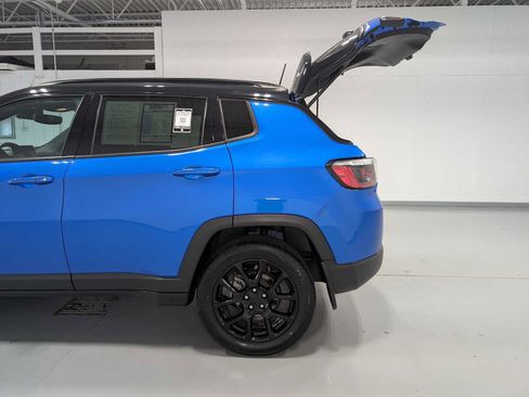 Used 2022 Jeep Compass Latitude w/ Convenience Group AWD/4WD image 11