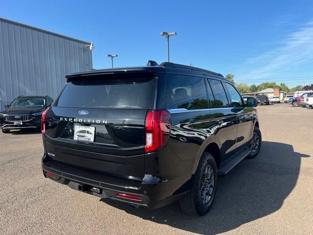 Used 2025 Ford Expedition Active AWD/4WD image 5