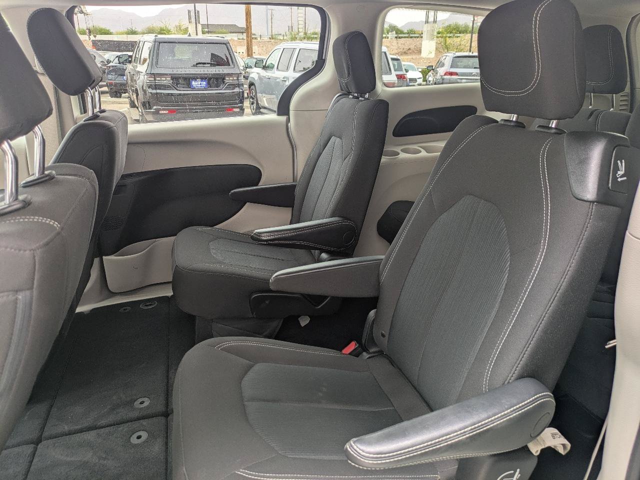 Used 2022 Chrysler Voyager LX FWD image 16