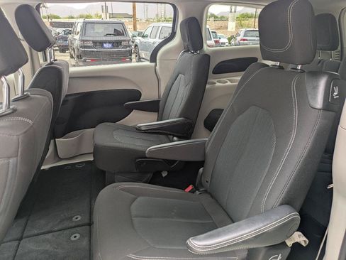 Used 2022 Chrysler Voyager LX FWD image 16