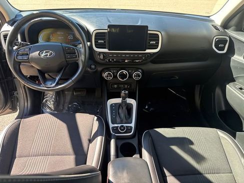 Used 2024 Hyundai Venue Limited image 21