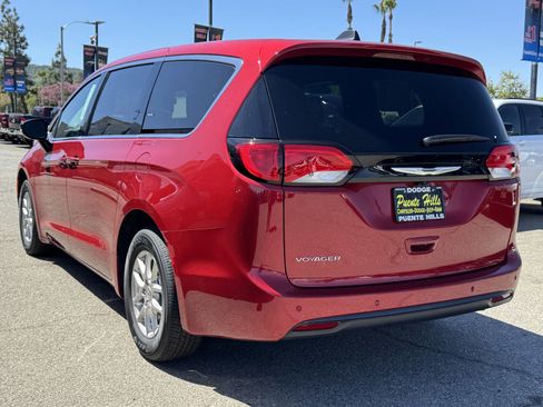 New 2025 Chrysler Voyager LX image 4