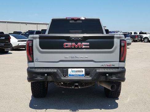 Used 2024 GMC Sierra 2500 AT4X w/ AT4X AEV Edition AWD/4WD image 4