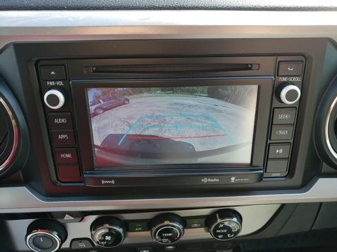 Used 2018 Toyota Tacoma SR5 AWD/4WD image 23