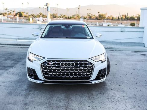 Used 2022 Audi S8 AWD/4WD image 3