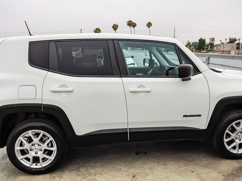 Used 2023 Jeep Renegade Latitude AWD/4WD image 13