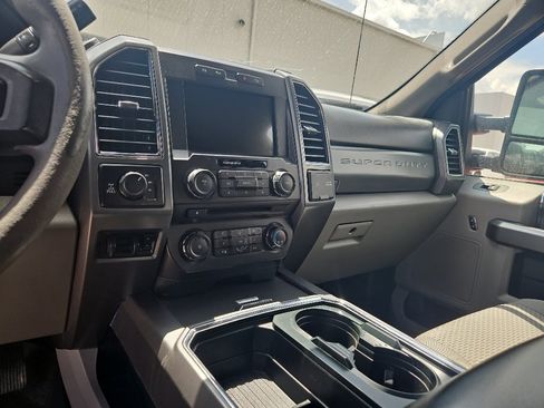 Used 2018 Ford F250 XLT w/ XLT Premium Package AWD/4WD image 10