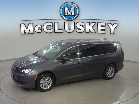 Used 2023 Chrysler Voyager LX FWD image 1