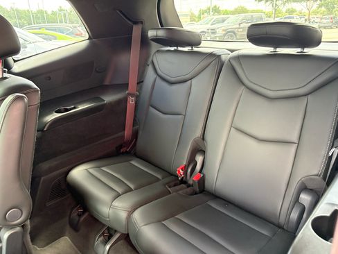 Used 2021 Cadillac XT6 Premium Luxury FWD image 33