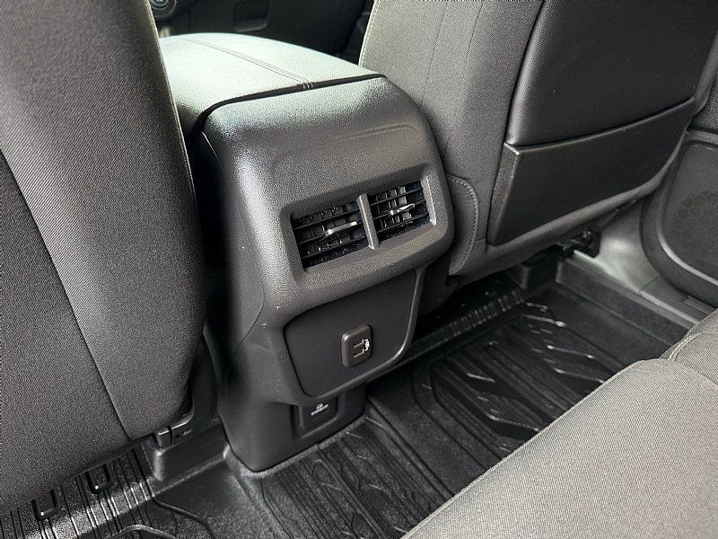 Used 2023 GMC Terrain SLE w/ Driver Convenience Package FWD image 24