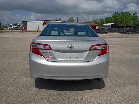 Used 2014 Toyota Camry LE w/ Fleet Convenience Package FWD image 4