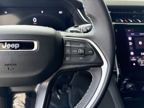 Used 2025 Jeep Grand Cherokee L Laredo RWD image 19