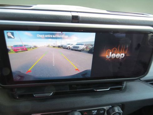 Used 2024 Jeep Gladiator Sport image 23