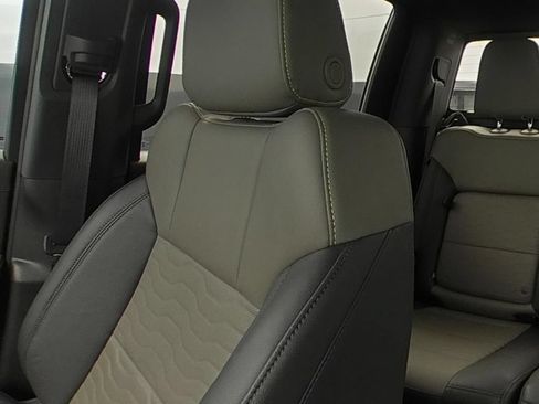 Used 2025 Chevrolet Silverado 1500 ZR2 w/ Technology Package AWD/4WD image 9