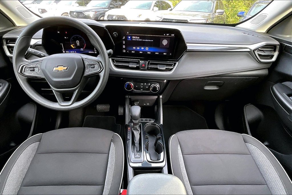 Used 2025 Chevrolet TrailBlazer LT AWD/4WD image 18