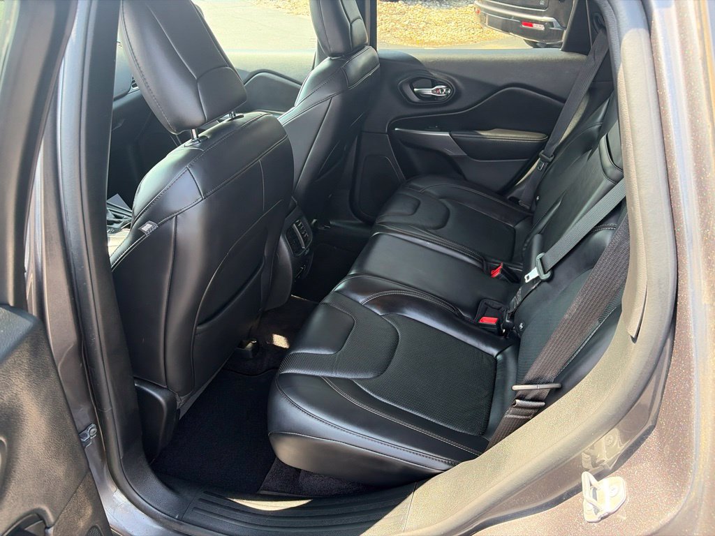 Used 2019 Jeep Cherokee Limited AWD/4WD image 11