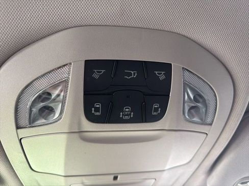Used 2024 Chrysler Pacifica Touring-L image 29