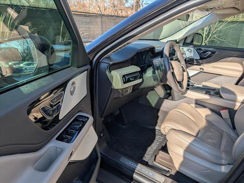 Used 2023 Lincoln Aviator Reserve w/ Equipment Group 201A image 31