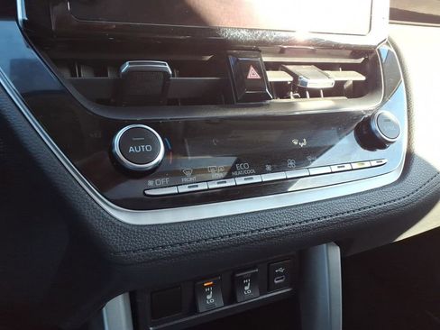 Certified 2023 Toyota Corolla Cross XLE w/ Convenience Package image 11