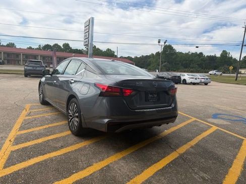 Used 2023 Nissan Altima 2.5 SV FWD image 10