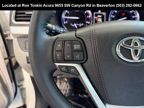 Used 2016 Toyota Highlander XLE AWD/4WD image 16