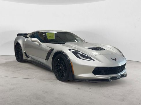 Used 2015 Chevrolet Corvette Z06 w/ 3LZ Preferred Equipment Group RWD image 7