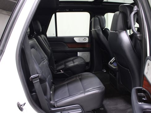 Used 2022 Lincoln Navigator Reserve AWD/4WD image 27