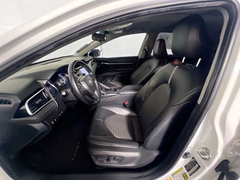 Used 2018 Toyota Camry SE FWD image 14
