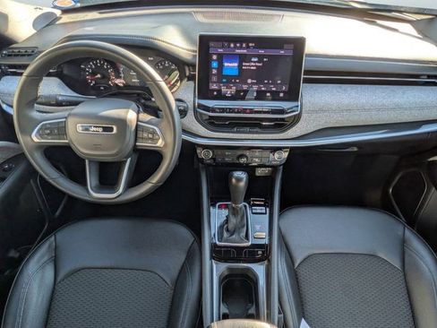 Used 2024 Jeep Compass Latitude image 16