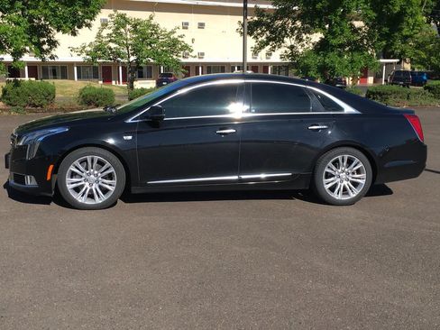 Used 2018 Cadillac XTS Luxury AWD/4WD image 3