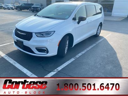 Used 2024 Chrysler Pacifica Touring-L