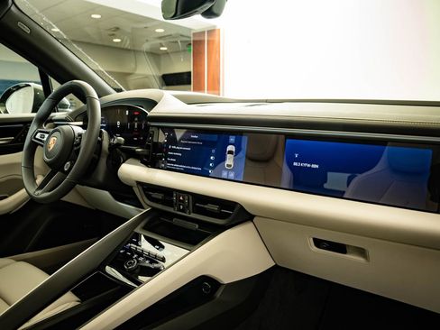 New 2026 Porsche Macan 4 Electric AWD/4WD image 25