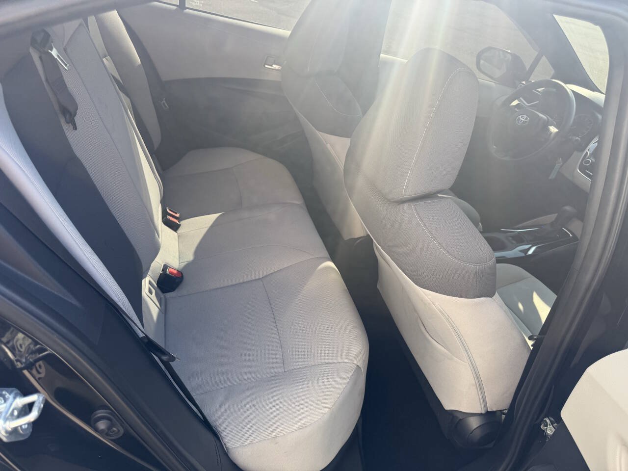 Used 2021 Toyota Corolla LE FWD image 15