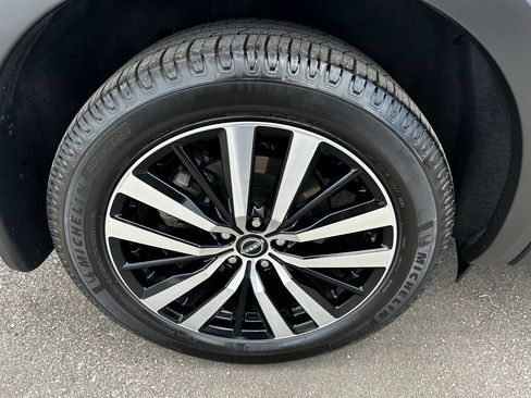 Used 2023 Nissan Pathfinder Platinum FWD image 13