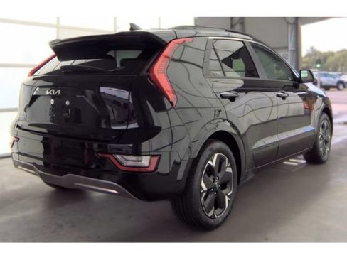 Used 2023 Kia Niro Wave w/ Wave Preserve Package FWD image 3