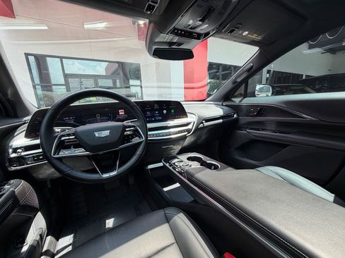 Used 2024 Cadillac Lyriq Luxury AWD/4WD image 23