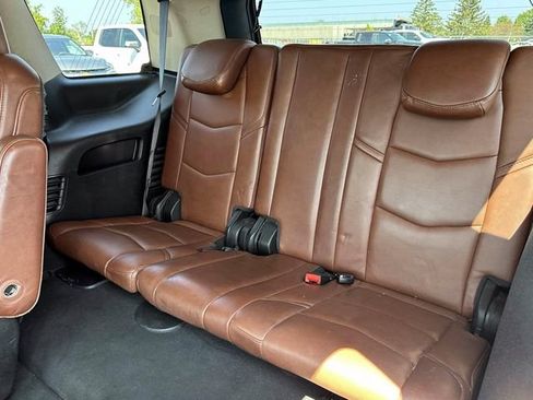 Used 2019 Cadillac Escalade Luxury AWD/4WD image 9