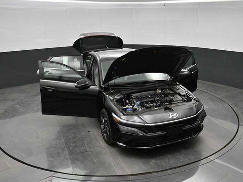 New 2026 Hyundai Elantra Limited FWD image 43