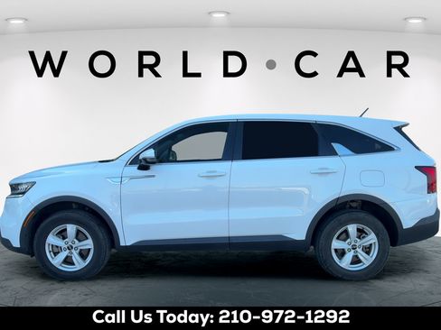Used 2022 Kia Sorento LX AWD/4WD image 7