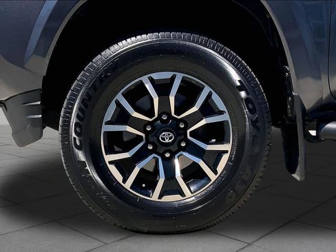 Used 2022 Toyota Tacoma TRD Sport w/ Technology Package AWD/4WD image 10
