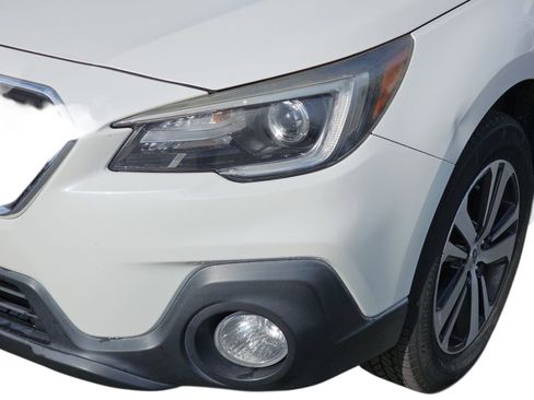 Used 2018 Subaru Outback 2.5i Limited image 9