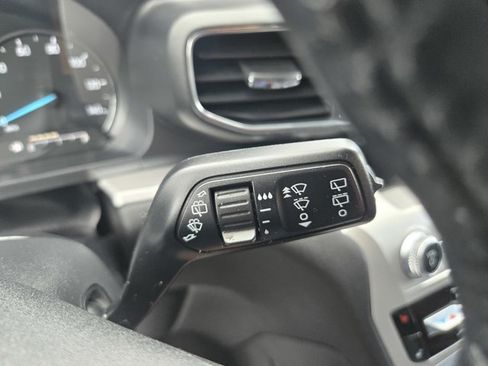 Used 2022 Ford Explorer XLT w/ Equipment Group 202A AWD/4WD image 22