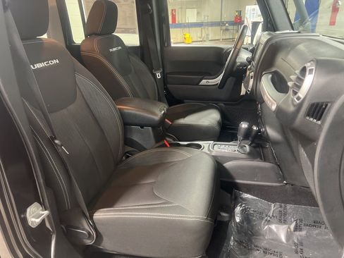 Used 2015 Jeep Wrangler Unlimited Rubicon w/ Connectivity Group image 9