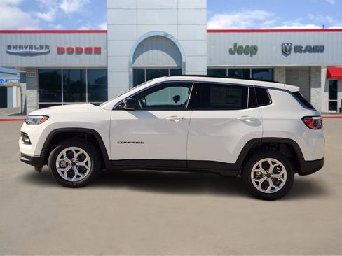 New 2026 Jeep Compass Latitude image 3
